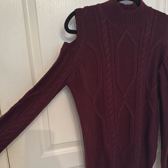 Burgundy / Wine Cable-Knit Cold-Shoulder Sweater - Picture 8 of 10
